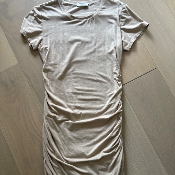 Aritzia Ruched T-Shirt Mini Dress (Taupe) (M) - Picture 4 of 6